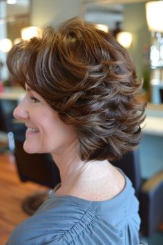 Beauty and Makeup: #beauty, #makeup, #skincare, #haircare Curly Layered Bob, Layered Bobs, Short Haircut Styles, Medium Layered Haircuts, Hair And Makeup Tips, Wavy Bobs