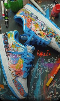 Clothing Flips, Spray Paint Shoes, Custom Cleats, Shoes Graffiti, Graffiti Sneakers, Graffiti Shoes, Painted Shoes Diy, Custom Painted Shoes