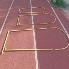 the track is lined up and ready to be placed on it's sideline