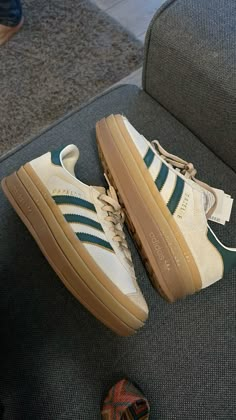 Adidas Gazelle Bold cream #gazelle #adidas Gazelle Adidas Platform, Adidas Gazelle Bold Outfit, Samba Gazelle, Gazelle Adidas, 2024 Aesthetic