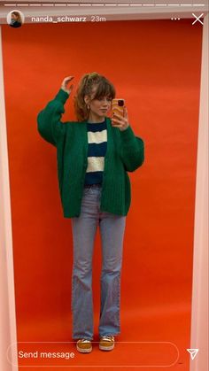 Colorful Fall Outfits 2022, Primary Color Outfit Aesthetic, Colorful Minimalist Outfit, Fall Colorful Outfits, Colored Sweater Outfit, Fall Outfits Colorful, Colorful Sweater Outfit, Colorful Winter Outfits, Colorful Fall Outfits