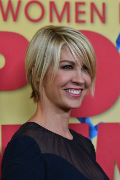 Jenna Elfman Photos: 2012 Women In Film Crystal + Lucy Awards - Arrivals Ladybird Tattoo, Josh Mcdermitt, Women In Film, Mom Hair, Chin Length Hair, Pasadena California, Shag Hairstyles, Mom Hairstyles