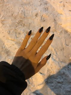 Black Acrylics Almond, Sharp Almond Nails, Almond Black Nails, Black Nails Almond, Pretty Manicures, Glow Nails