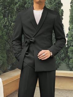 Long Suit For Men, Tecido Suit For Men Wedding, All Black Suits Men, Black Suit And Tie Men, Runway Suits Men, Wedding Outfit Men Unique, Modern Hanbok Men, Black Men Suits Fashion, Suits For Men