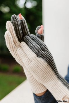 Olivia Mark - Guantes de punto con pantalla táctil Leather Lingerie, Warm Grey, Womens Gloves, Winter Looks, Black Knit