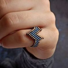 Delica Beaded Rings, How To Weave, Arrow Ring, Arrow Pattern, Beading Needles, Jewelry Kits, Diy Rings, Snake Ring, Beading Projects