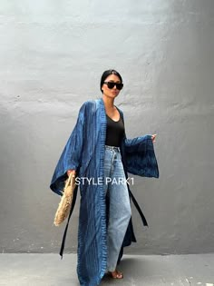 Summer Long Kimono, Summer Dress With Kimono, Japanese Party Outfit, Oversized Blue Kimono For Fall, Blue Kimono Outfit, Indian Beach Wear For Women, Oversized Beachwear Kimono, Swimsuit Cover Up Ideas, Kimono Summer Outfit