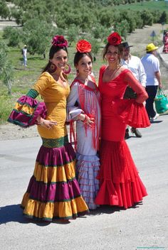 Traditional dress of Spain: Colors and history of Spanish culture Dress Code Theme, Outfits For Spain, Spanish Style Decor, Place Branding, Spain Outfit, Cultural Dress, Spanish Heritage