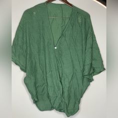 Size X-Large Brand New Never Worn Green Relaxed Fit Blouse For Beach, Relaxed Fit Green Blouse For Beach, Casual Green Blouse For Beach, Green Oversized Tops For Daywear, Oversized Green Tops For Daywear, Green V-neck Shirt For Day Out, Oversized Tops For Vacation, Casual Green Blouse For Daywear, Amazon Cotton Tops For Spring