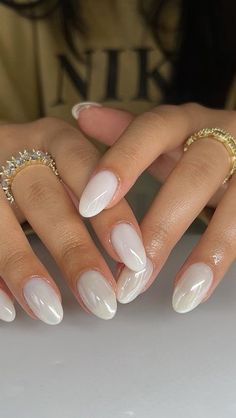 White Nail Ideas, Milky Nails, Audio Room, White Nail, Neutral Nails, Bridal Nails, Minimalist Nails, Hifi Audio, Classy Nails