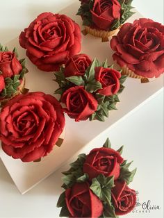 Butter red rose cupcakes

#buttercream #cupcakes #wedding inspiration #weddings #wedding cakes Cupcakes Decoration Rose, Valentine S Day Cupcakes, Rose Cupcakes Ideas, Cupcakes Roses Decoration, Rose Flower Cupcakes, Rose Cupcakes Wedding, Red Rose Themed Birthday Party, Red Rose Birthday Theme, Red And Gold Cupcakes