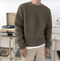 Knitwear Men Outfit, Jumper Outfit Men, Trendy Mens Fashion Streetwear, Sweater Outfits Dressy, Cable Knit Sweater Outfit, Streets Of Seoul, Sweater Outfits Men, Knit Sweater Outfit