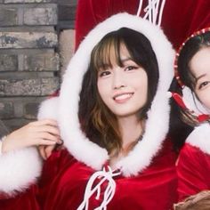 Momo Twice Christmas Icon, Kpop Christmas Pfp Matching, Twice Christmas Icons, Twice Christmas, Pfp Christmas, Kpop Christmas, Momo Icon, Chuu Loona, Christmas Decorations For Kids