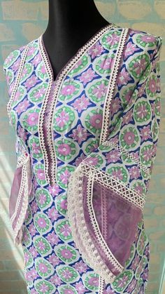 Lace Designs On Suits, Suit Neck Designs, Trendy Outfits Indian, Latest Dress Design, Neck Designs For Suits, Womens Trendy Dresses, Kurta Neck Design