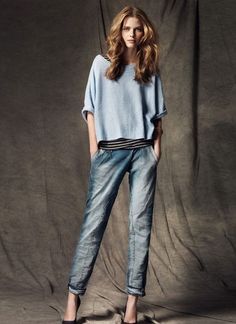 Blue monday: boyfriend jeans, striped top and blue knit sweater. Blanco Spanish Fall Fashion. Minimalisticky Chic, Spanish Fashion, Stylish Eve, 가을 패션, Fall Fashion Trends, Fashion Mode, Looks Style, Mode Inspiration, Outfits Casuales