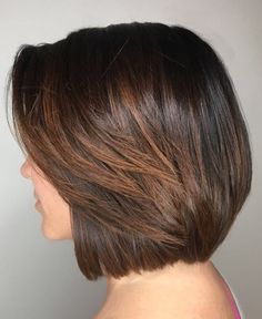 Blunt Espresso Bob with Highlights Thick Hair Bob Haircut, Thick Hair Bob, Honey Blonde Hair Color, Medium Bob, Cool Short Hairstyles, Honey Blonde Hair, Hairstyles And Haircuts, Short Hair Balayage