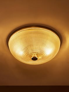 a light that is on in the ceiling