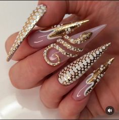 Snake Nails Designs, Snake Nails, Gold Stiletto Nails, Cosmic Nails, Acrylic Nail Designs Coffin, Stiletto Nail Art, Nude Nail Designs, Fancy Nails Designs, Goth Nails