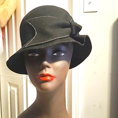 Swan New York Chic & Classy Designer Hat, Black W/Large Side Bow (Outline In White Stitch), Short Brim. Fitted Black Cloche Hat Casual Style, Black Fitted Cloche Hat Casual, Black Fitted Cloche Hat Casual Style, Black Casual Cloche Hat, Fitted Black Casual Cloche Hat, Trendy Black Cloche Hat For Spring, Black Trendy Cloche Hat For Spring, Bow Outline, New York Chic