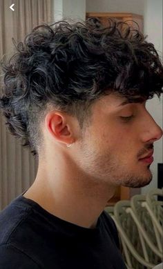 Fade Haircut Curly Hair, Long Curly Hair Men, Taper Fade Curly Hair, Men's Curly Hairstyles, Male Haircuts Curly, Haircut Selfie, Photo Hijab, Curly Hair Fade, Mens Haircuts Short Hair