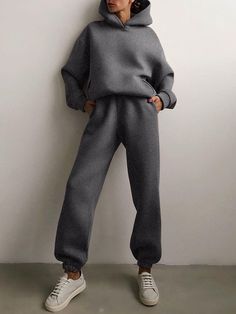 Jumpsuit Outfit, England Fashion, Estilo Chic, Sports Hoodies, Tracksuit Set, Sports Suit, Tracksuit Women, Casual Sets, Oversized Sweatshirt