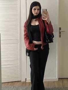 First Date Fits Aesthetic, Simple Goth Outfit Winter, Vampy Outfits Aesthetic, Dark Red Outfit Ideas, Aesthetic Dark Outfits, Casual Dark Feminine Outfits, Dark Color Outfits, Whismgothic Outfits, Vampy Outfit