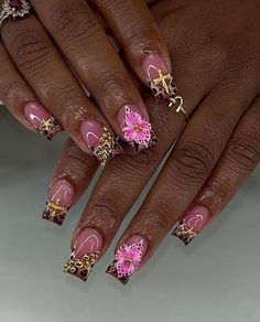 Nail Specials Ideas, Birthday Nails Inspiration Pink, Nail Set Ideas Short, Fall Y2k Nails, Gold And Pink Nails Acrylic, Glam Short Nails, Pink And Gold Nails Acrylic, Birthday Nail Set Ideas Short, Short Nails Inspo Aesthetic