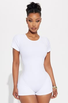 Casual White Elastane Bodysuit, White High Stretch Casual Bodysuit, Casual White High-stretch Bodysuit, White Scoop Neck Elastane Bodysuit, White Fitted Bodysuit For Sports, White Stretch Elastane Bodysuit, Trendy Fitted White Bodysuit, White Short Sleeve Trendy Bodysuit, Fitted Ribbed Bodysuit For Workout