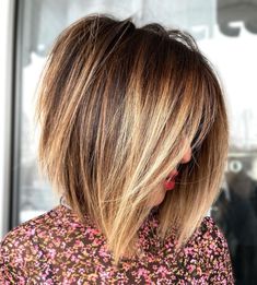 21 Dark Brown Hair with Blonde Highlights Ideas for Luscious Brunettes Dark Brown Hair With Blonde Highlights, Kort Bob, Haircut Images, Angled Bob Hairstyles, Hair 2022, Brunette Balayage, Brown Hair With Blonde Highlights