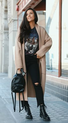 Combat Boot Outfits, Combat Boot Outfit, Camel Coat Outfit, Andee Layne, Casual Mom Style, Winter Mode Outfits, Converse Outfits, Pastel Outfit