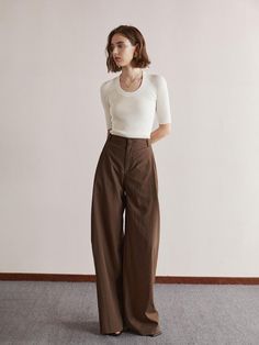 Composition : POLYESTER 60% VISCOSE 40%Color : Light Beige_S,Light Beige_M,Light Beige_L,BROWN_S,BROWN_M,BROWN_LCountry of Origin : CHINA High Waisted Button Pants, Soft Minimalist Outfit, Flowy Work Pants, High Waisted Brown Pants Outfit, Professor Fashion Women, Styling Brown Trousers, Gen Z Business Professional, Wool Wide Leg Pants, Brown Pleated Pants Outfit