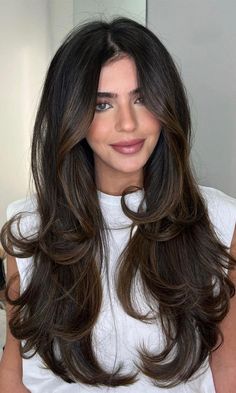 Rambut Brunette, Haircuts For Long Hair With Layers, Brown Hair Inspo, Simple Prom Hair, Hairstyles For Layered Hair, Prom Hairstyles For Long Hair, Long Layered Haircuts, Long Dark Hair, Blowout Hair