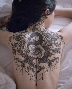 visual of back piece tattoo including floral structures intertwined with reptiles Floral Back Tattoos, Backpiece Tattoo, Back Piece Tattoo, Full Back Tattoos, Muster Tattoos, Pieces Tattoo, Inspiration Tattoos, Large Tattoos, Back Tattoo Women