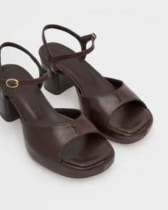 VANDRÉLAAR - Joni Sandal, Espresso Leather Everyday Summer Shoes, Summer Heels 2024, Brown Leather Platform Sandals, Cute Everyday Shoes, Brown Shoes Women, Chunky Heels Outfit, Sandle Heels, Every Day Shoes, Brown Heeled Sandals