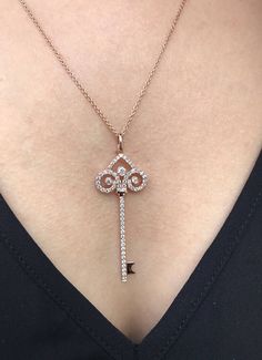 18k Rose Gold Diamond Key Pendant - Necklace Tiffany Key Necklace, Gold Key Necklace, Tiffany Key, Gold Chain Design, Key Pendant Necklace, Rose Gold Chain, Key Necklace, Chain Design, Necklace Box