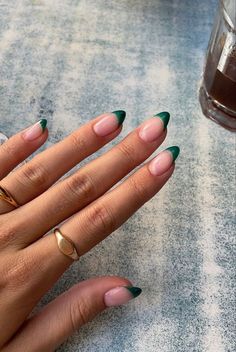 Nail Inspo 2023 Green, Simple Green Design Nails, Nails Acrylic Almond Dark Green, Nails To Go With Emerald Dress, Green Oval French Tip Nails, Emerald Green French Tip Nails Oval, Emerald French Tip Nails Almond, Green French Tip Natural Nails