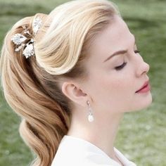 Whether you’re looking for something fun to do with second-day hair, want to turn heads on your next night out or simply trying to upgrade your everyday ‘do, here are 20 fancy ways to pony up. #haircolor #hairstyle #haircut 1950s Ponytail, Blonde Pony, Retro Ponytail, Fancy Ponytail, Retro Wedding Hair, Chic Ponytail, 1950s Hairstyles, Ponytail Hairstyles Easy, Vintage Wedding Hair