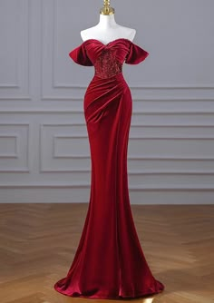 Old Hollywood Formal Dress, Red Prom Dress Aesthetic, Red Vampire Dress, Christmas Gala Dress, Red Dress Corset, Red Velvet Long Dress, Old Hollywood Glam Dresses, Red Fantasy Dress, Red Velvet Prom Dress