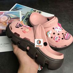 Sanrio Crocs Aesthetic, Kawaii Crocs Shoes, Croc Outfits, Crocs With Charms, Roller Shoes, Fly Shoes, Fashion Slippers, Cute Slippers