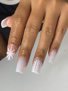 Christmas Nail Art Designs French Tips Gold Glitter, White Winter Short Nails, Winter Nail Inspo 2024 Short, Christmas Nails Black Women Short, Winter Short Nails Acrylic, Shorties Acrylic Nails Square Christmas, Short Winter Nails Black Women, White And Clear Christmas Nails, Extra Short Christmas Acrylic Nails