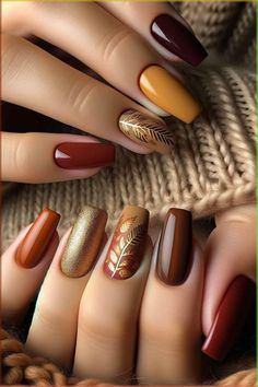 Get ready for the cozy season with these stunning fall nail designs! From warm, earthy tones to playful autumn-inspired patterns, these nail ideas will add a touch of seasonal charm to your look. Whether you prefer subtle elegance or bold statement nails, we've got you covered. Embrace the beauty of autumn and let your fingertips do the talking with these gorgeous fall nail designs. Get inspired and create your own unique style this season! Unghie Nail Art, Cute Nails For Fall, Short Nails Art, Fall Nail Art, Fall Nail Colors, Nail Designs Spring, Fall Nail Designs