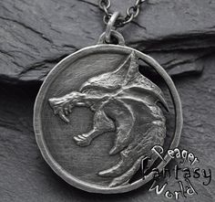 !! When you wish I can change, add or remove small objects !! Handmade Metalwork jewelry with Witcher Wolf (netflix movie) Use material : Pewter with silver Sn/Ag -925 Sterling silver Patinated country of original stone: Madagascar Size :41mm (1.61Inch) With a black cord  Use link for info about Gemstones And Their Healing Power  https://peagerfantasyworld.com/gemstones-and-their-healing-power/ You can find me on : Instagram:peagerfantasyworld -Lower Prices Facebook: https://www.facebook.com/Peagerfantasyworld/ Witcher Necklace, Witcher Wolf, Witcher Medallion, Gold Bridal Party, Witch Pendant, Film Netflix, Wolf Pendant, Wolves Pendants, Wolf Jewelry