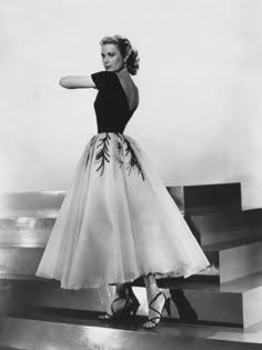 size: 24x18in Photo: Grace Kelly, 1950s : Grace Kelly Dresses, Grace Kelly Style, Vintage Fashion 1950s, Lady Like, Gaun Fashion, Estilo Real, Fashion 1950s, Princess Grace, Black And White Dress