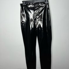 Alice & Olivia Leather Pants Women’s Size 2 $195. New With Tags. Sleek Fitted Shiny Pants, Sleek Fitted Shiny Bottoms, Sleek Shiny Bottoms For Party, Sleek Shiny Black Pants, Sleek Shiny Black Bottoms, Shiny Fitted Pants For Fall, Fitted Shiny Pants For Fall, Fitted Shiny Black Pants, Shiny Fitted High-waisted Pants