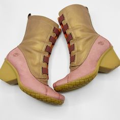 Loved Up Vintage Timberland Zip Up Boots. Unique Style With Side Zipper. Non Smoking Pet Free Home Timberland Booties, Pink Timberlands, Zip Up Boots, Timberlands Shoes, Chic Leather, Timberland Shoes, Timberlands Women, Shoes Vintage, Aesthetic Shoes