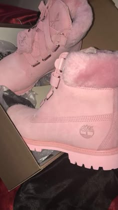 Pink Cute Boots, Pink Timbs Outfits, Pink Timberland Boots Outfit, Pink Winter Boots For School, Timberland Boots Women Outfit, Pink Winter Lace-up Boots, Pink Timberland Boots, Tims Boots, Pink Timberlands