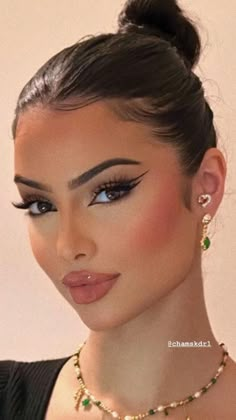 Natural Makeup Looks For Brown Eyes, Date Makeup Looks, Makeup Cantik, Mekap Mata, Smink Inspiration, Glamour Makeup