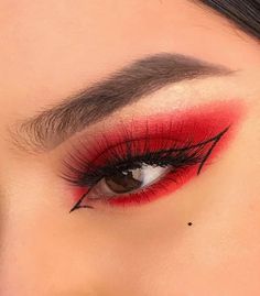 Ferrari Makeup Look, V Day Makeup Looks Simple, Red Make Up Looks, Valentines Eye Makeup, Colorful Makeup Ideas, Halloweenský Makeup, Makeup Memes