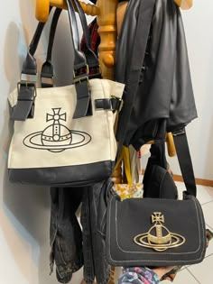 Dream Bag, Hijab Style Casual, Dream Bags, Pretty Bags, Cool Jewelry, Hijab Style, Runway Fashion, Fashion Inspo Outfits