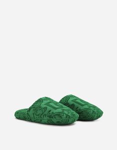 On these comfortable bath slippers, areas with shaved fabric alternate with trimmed regions to create a delicate floral damask placement pattern featuring the logo. Sizes: S-M-L-XL Made in Italy Placement Pattern, Bath Slippers, Embroidered Slippers, Floral Damask, Chanel 2, Iconic Bags, Demi Fine Jewelry, Fine Watches, Boots Fall